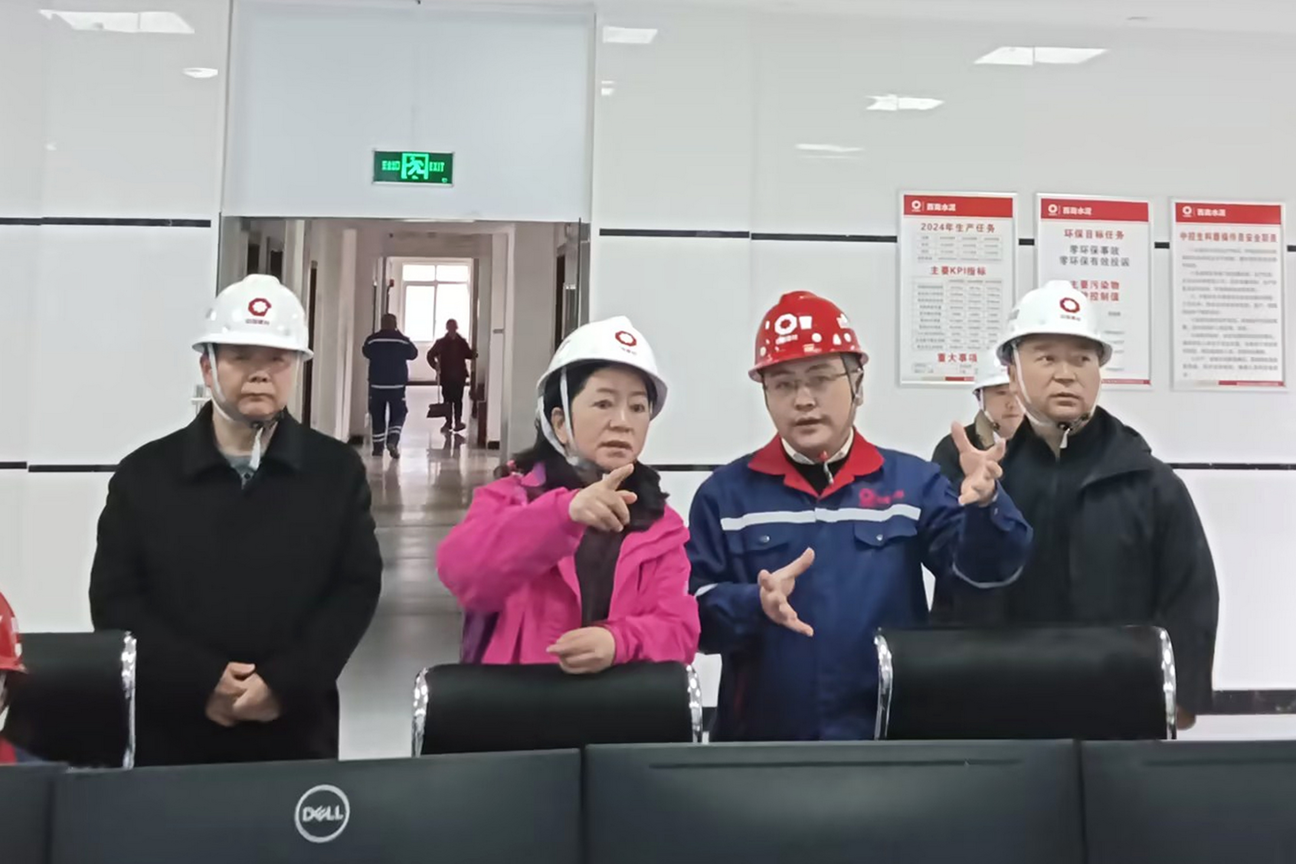 阿壩州政協主席楊星到四川省兆迪水泥有限責任公司調研